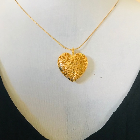 New Gold Tone Heart Necklace - Picture 3 of 5